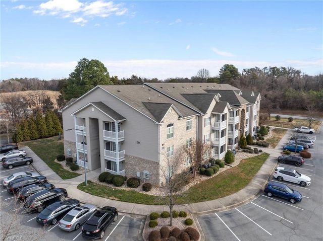 7102 W Friendly Avenue 304, Greensboro, NC 27410