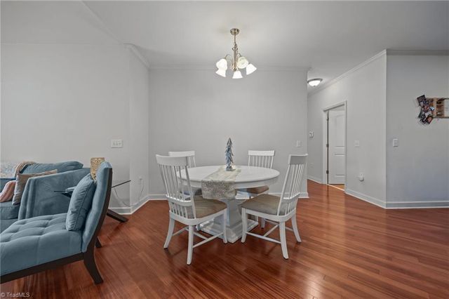 7102 W Friendly Avenue 304, Greensboro, NC 27410