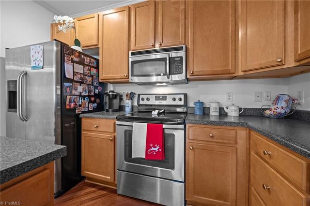 7102 W Friendly Avenue 304, Greensboro, NC 27410