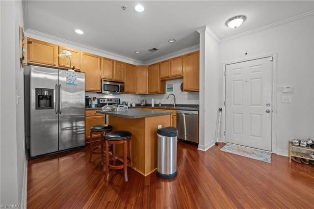 7102 W Friendly Avenue 304, Greensboro, NC 27410