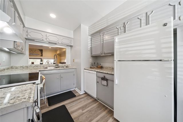 520 Carriage Cir, Pennsbury, PA 15205