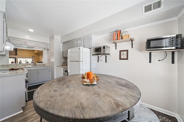 520 Carriage Cir, Pennsbury, PA 15205