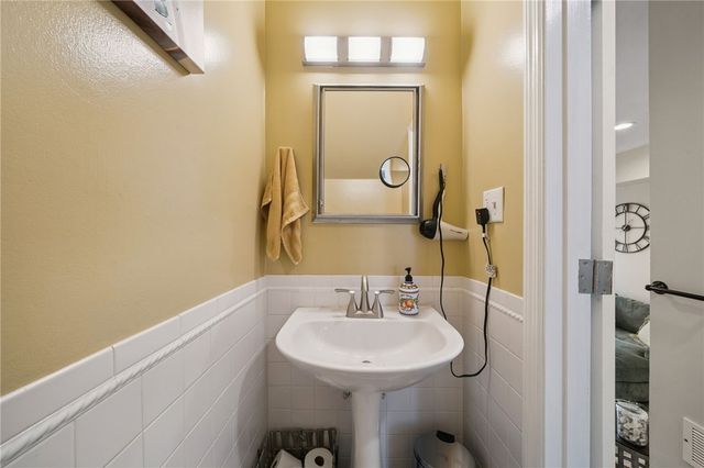 520 Carriage Cir, Pennsbury, PA 15205