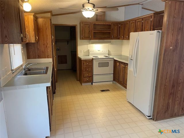 621 Buck Trail, Canyon Lake, TX 78133