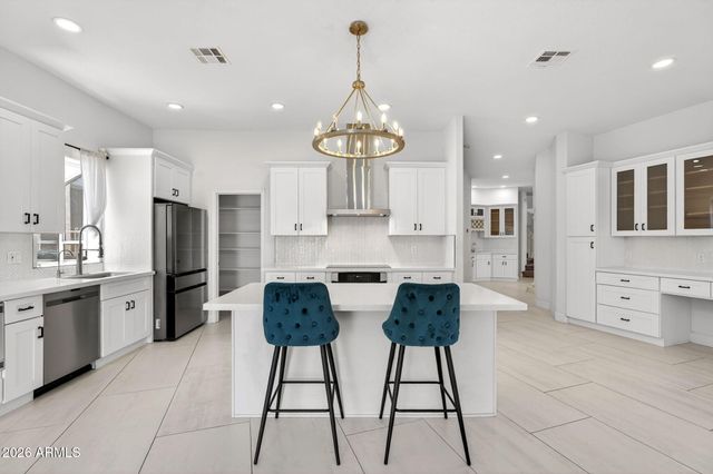 1401 W SANDPIPER Drive, Gilbert, AZ 85233
