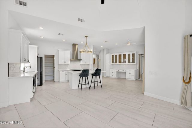 1401 W SANDPIPER Drive, Gilbert, AZ 85233