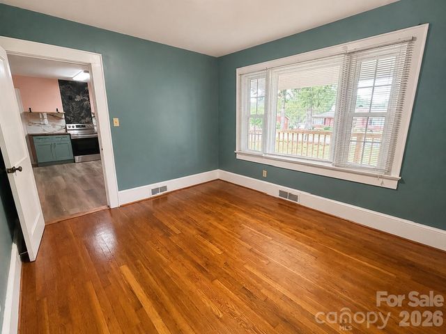 112 3rd Street NE, Conover, NC 28613