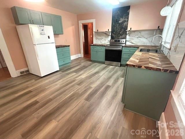 112 3rd Street NE, Conover, NC 28613