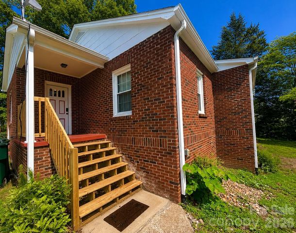 112 3rd Street NE, Conover, NC 28613