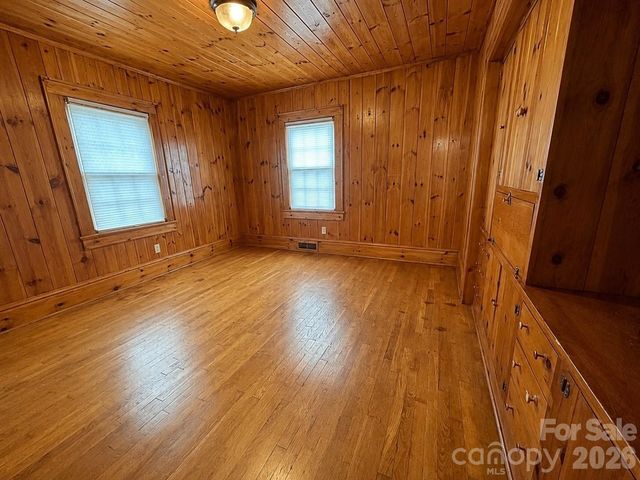 112 3rd Street NE, Conover, NC 28613