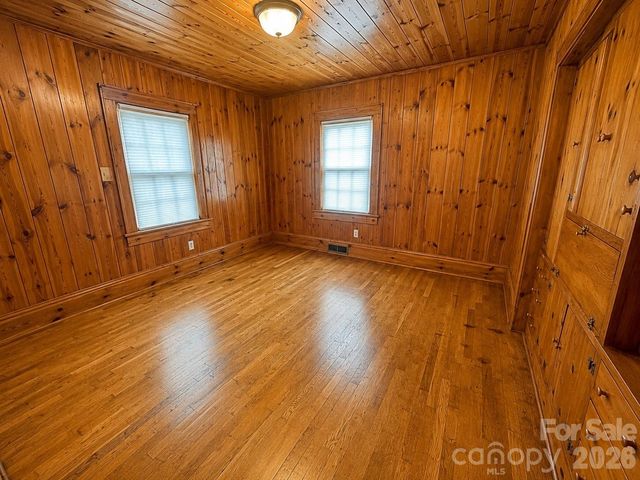 112 3rd Street NE, Conover, NC 28613