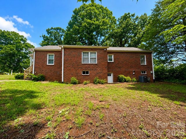 112 3rd Street NE, Conover, NC 28613