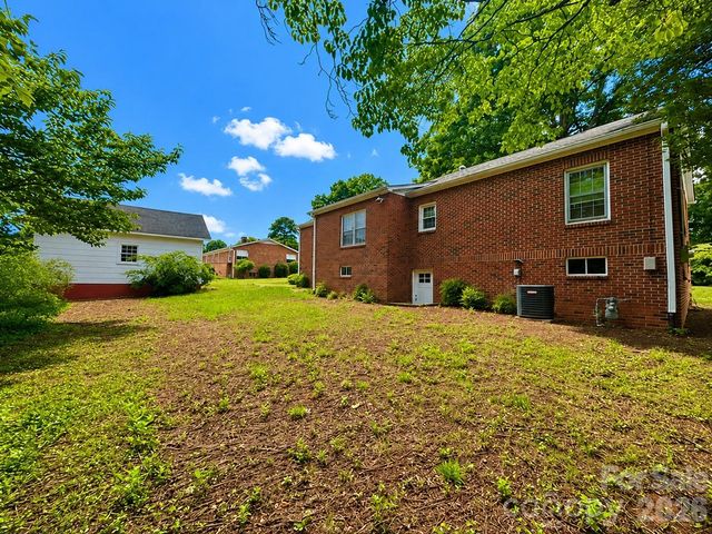 112 3rd Street NE, Conover, NC 28613