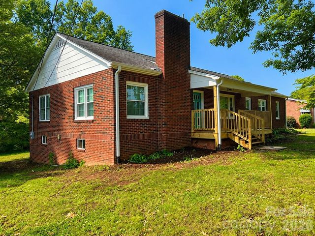 112 3rd Street NE, Conover, NC 28613