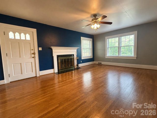 112 3rd Street NE, Conover, NC 28613