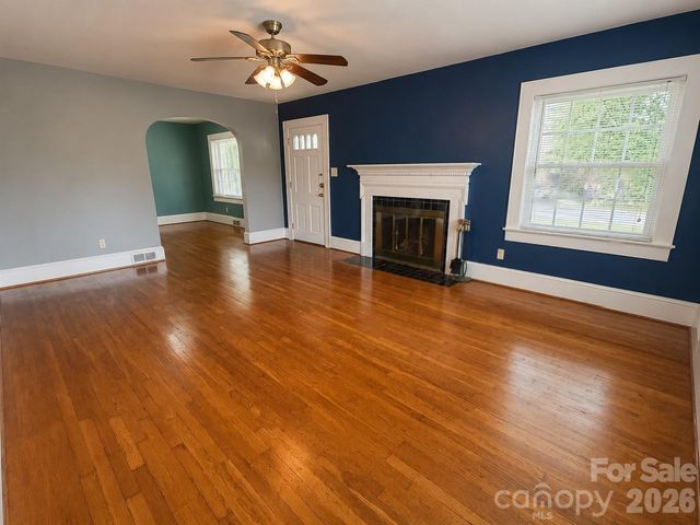 112 3rd Street NE, Conover, NC 28613