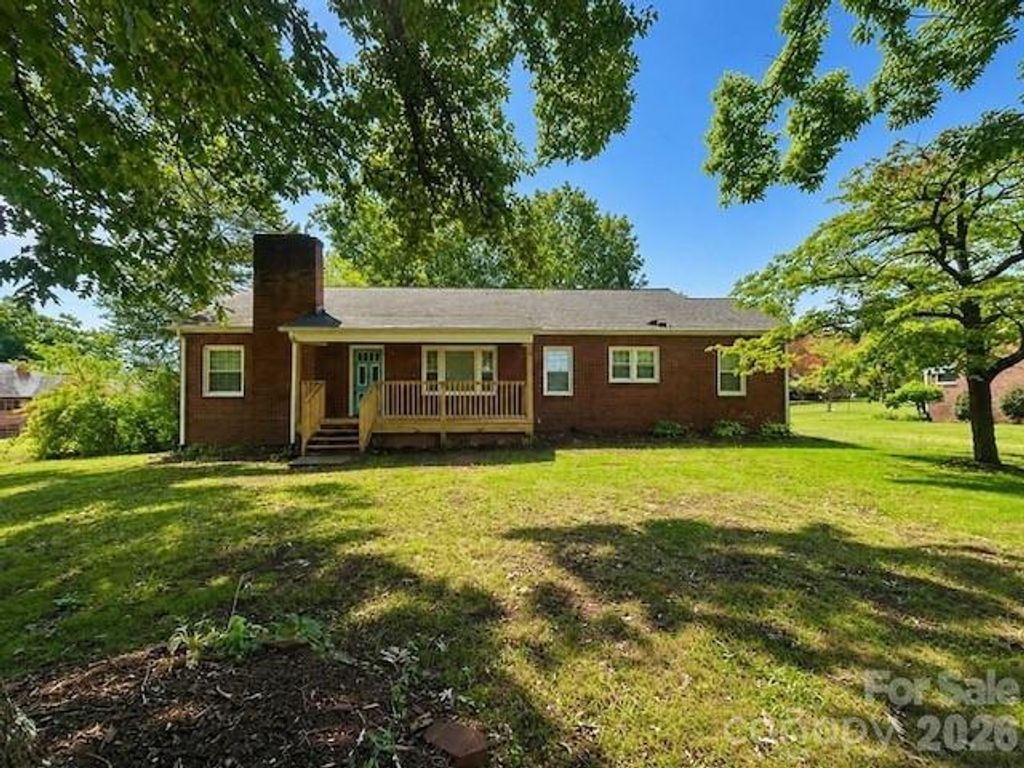 112 3rd Street NE, Conover, NC 28613