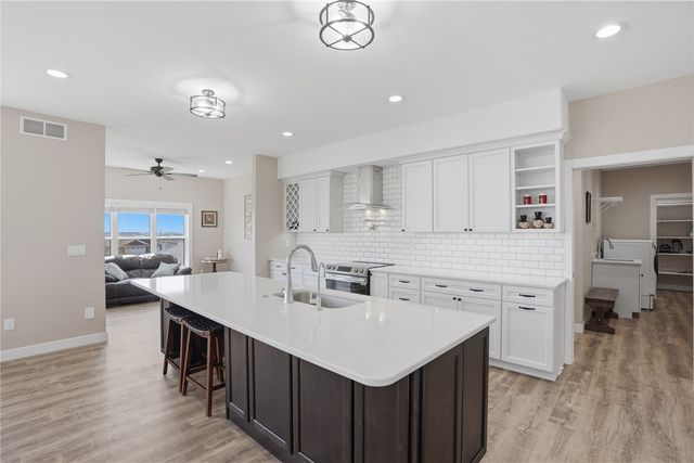 505 Dogwood Ln, Tiffin, IA 52340