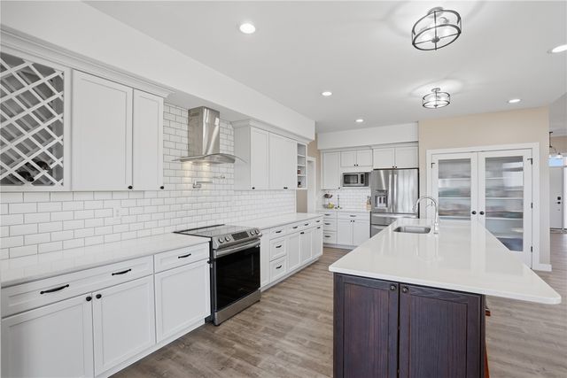 505 Dogwood Ln, Tiffin, IA 52340