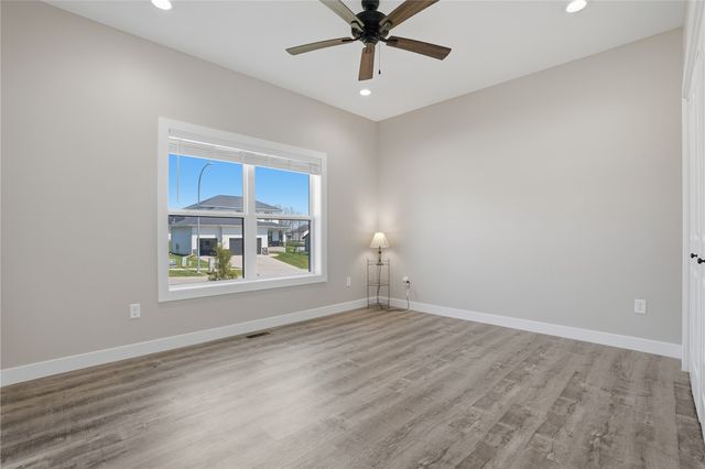505 Dogwood Ln, Tiffin, IA 52340