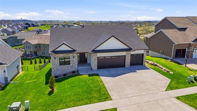 505 Dogwood Ln, Tiffin, IA 52340