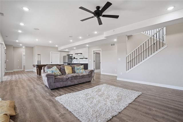 505 Dogwood Ln, Tiffin, IA 52340