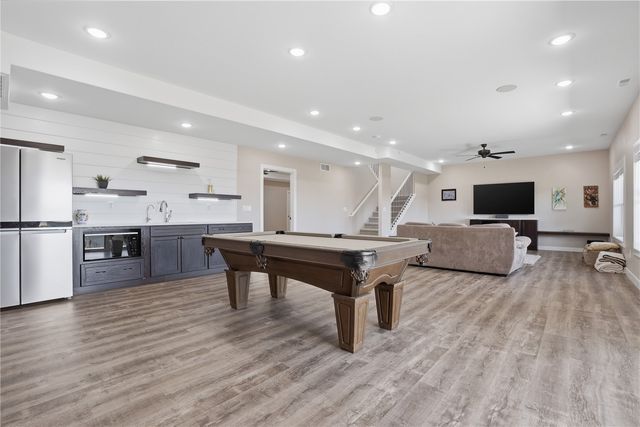 505 Dogwood Ln, Tiffin, IA 52340