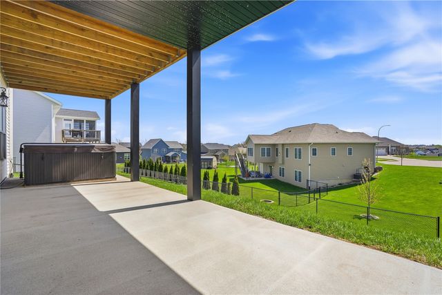 505 Dogwood Ln, Tiffin, IA 52340