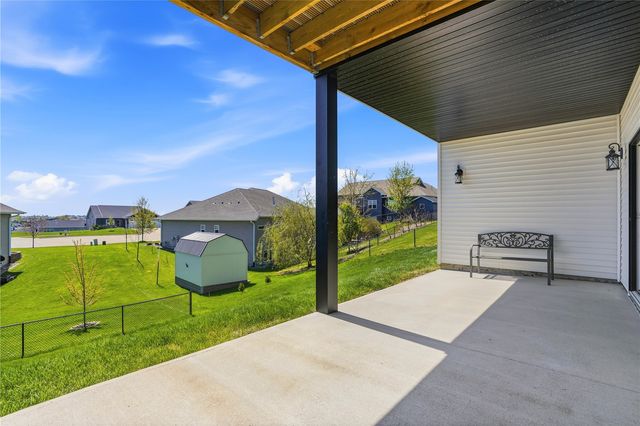 505 Dogwood Ln, Tiffin, IA 52340