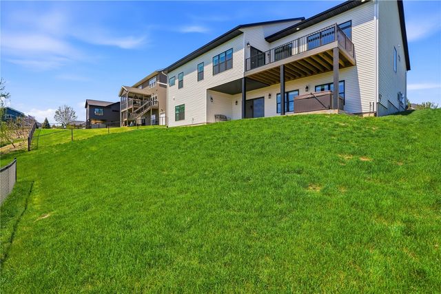 505 Dogwood Ln, Tiffin, IA 52340