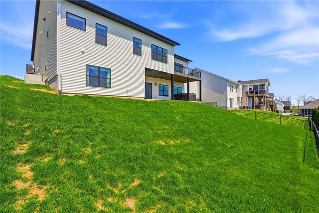 505 Dogwood Ln, Tiffin, IA 52340