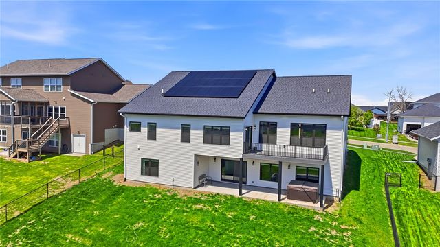 505 Dogwood Ln, Tiffin, IA 52340