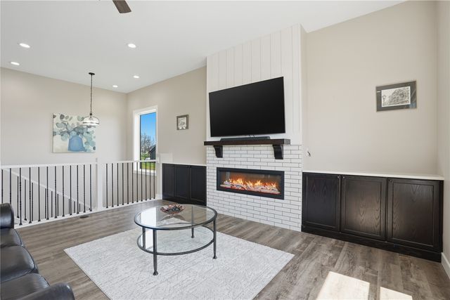 505 Dogwood Ln, Tiffin, IA 52340