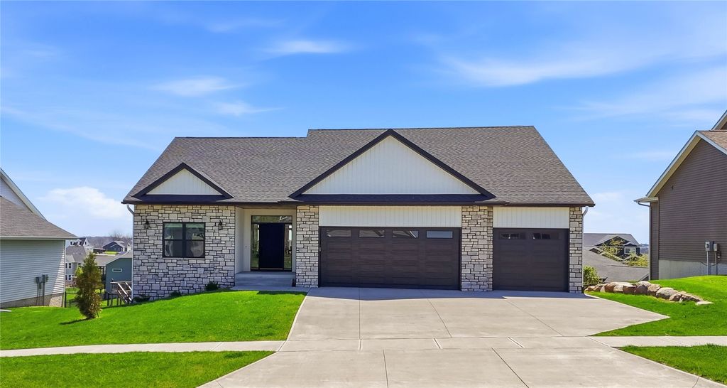 505 Dogwood Ln, Tiffin, IA 52340