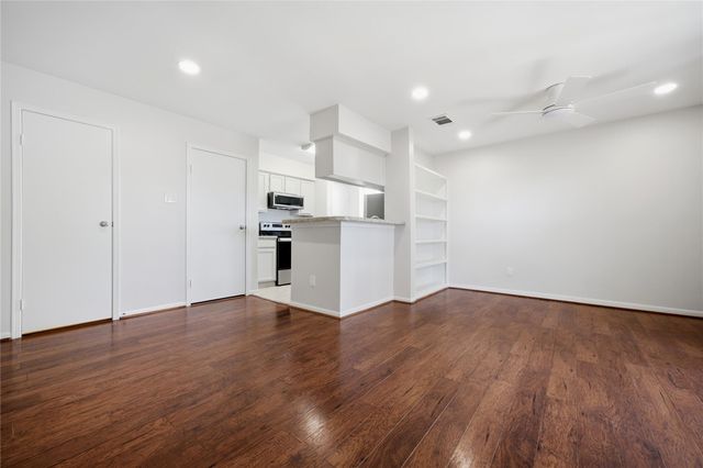 2120 El Paseo Street 2901, Houston, TX 77054