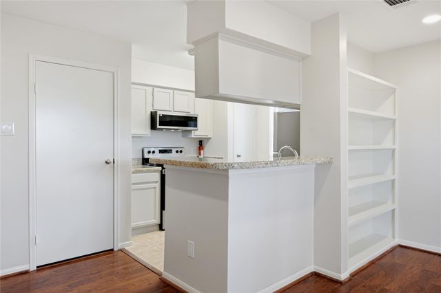 2120 El Paseo Street 2901, Houston, TX 77054