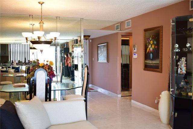 9201 Sunrise Lakes Blvd 308, Sunrise, FL 33322