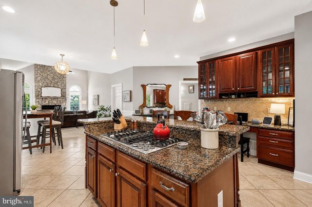 9 COVENTRY LN, Hopewell, NJ 08525