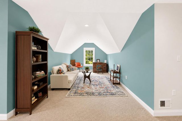 9 COVENTRY LN, Hopewell, NJ 08525