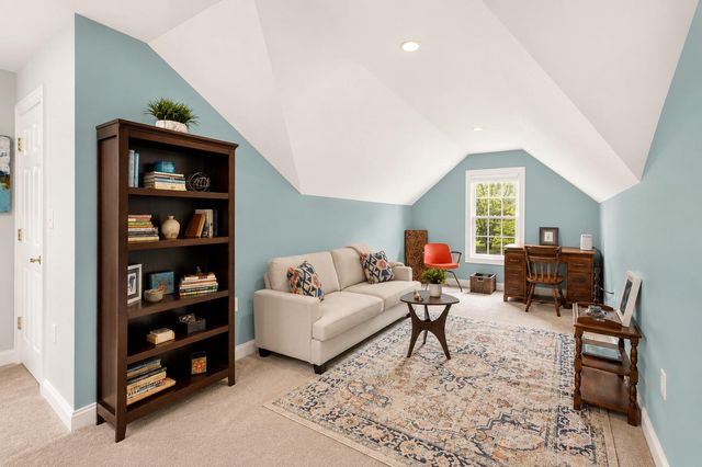 9 COVENTRY LN, Hopewell, NJ 08525