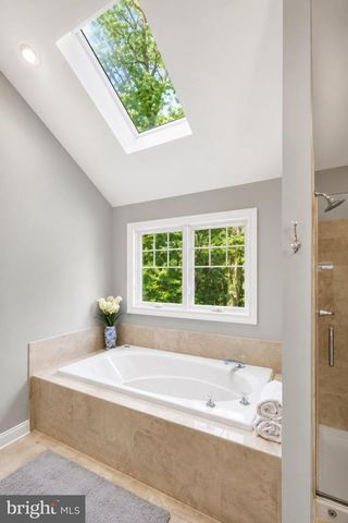 9 COVENTRY LN, Hopewell, NJ 08525