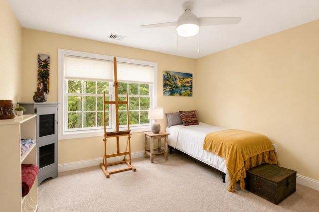 9 COVENTRY LN, Hopewell, NJ 08525