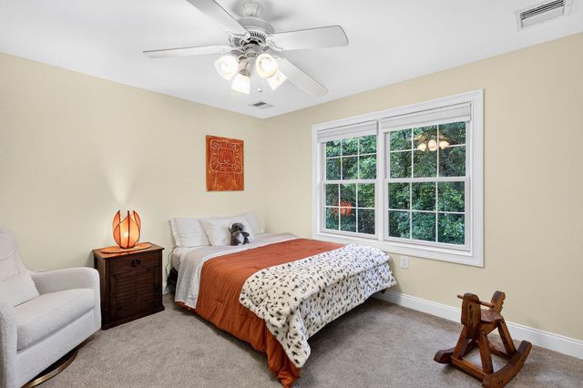 9 COVENTRY LN, Hopewell, NJ 08525