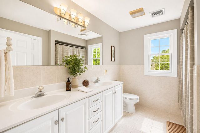 9 COVENTRY LN, Hopewell, NJ 08525