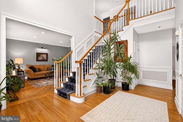 9 COVENTRY LN, Hopewell, NJ 08525