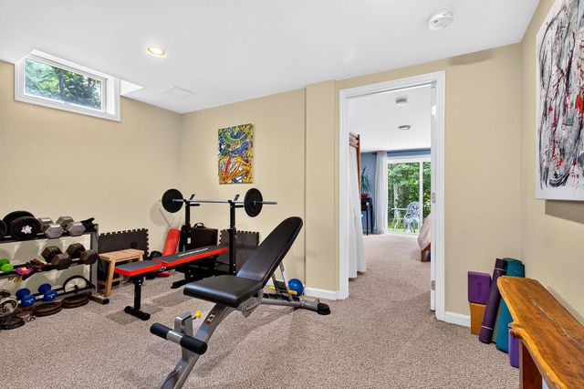 9 COVENTRY LN, Hopewell, NJ 08525
