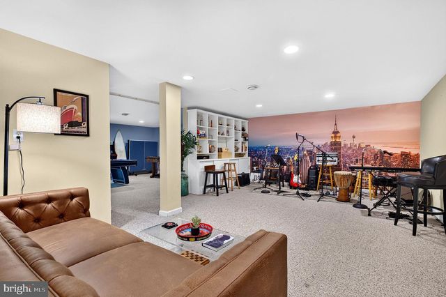 9 COVENTRY LN, Hopewell, NJ 08525