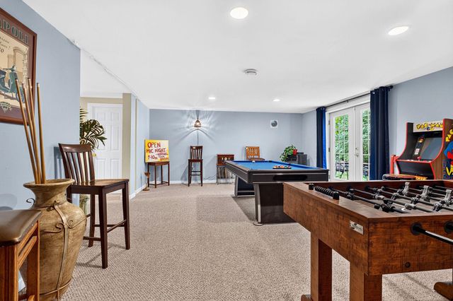 9 COVENTRY LN, Hopewell, NJ 08525