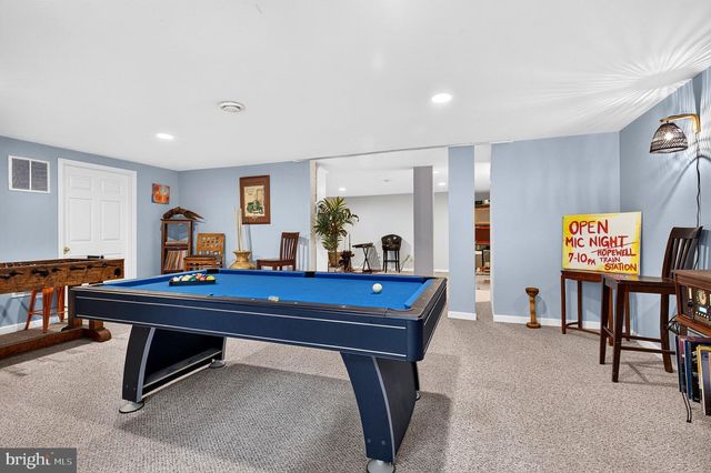 9 COVENTRY LN, Hopewell, NJ 08525
