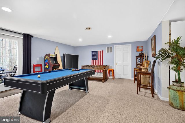 9 COVENTRY LN, Hopewell, NJ 08525